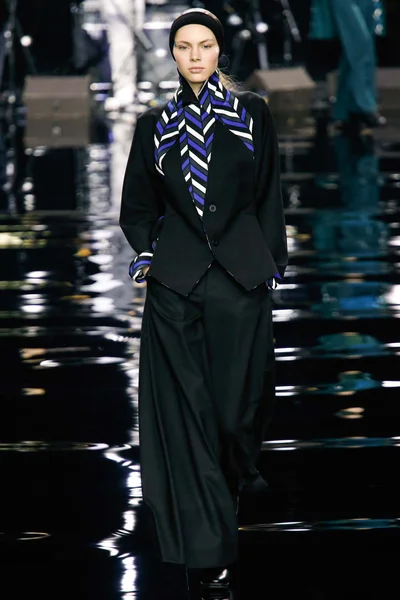 Look 18